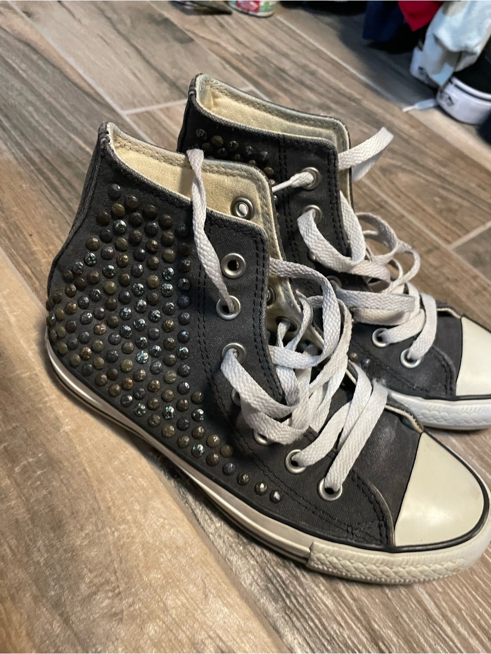Converse Kids High Top Sneakers in dark gray w studs